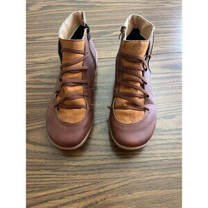 Brown low heel side zip retro look ankle boots